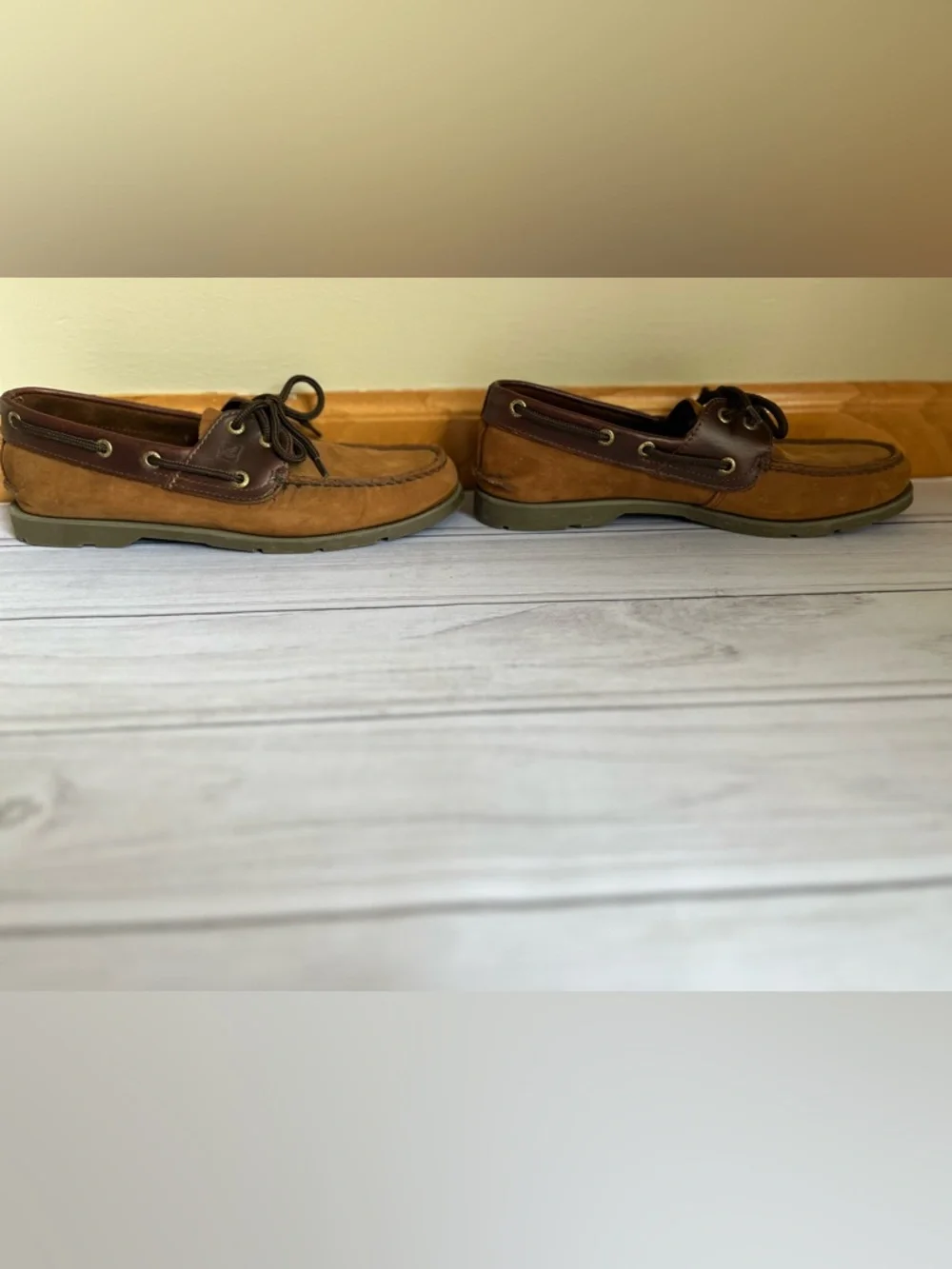 Men’s Sperry top sider Leeward 2 eye 2 tone brown leather boat shoe. Size 8.5
